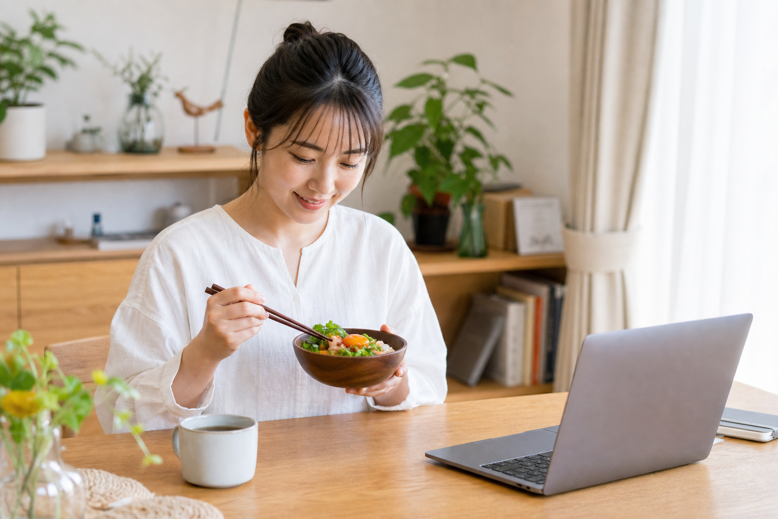 在宅ワーク中のお昼に!簡単「ちょい昼ごはん」10選の準備をする様子