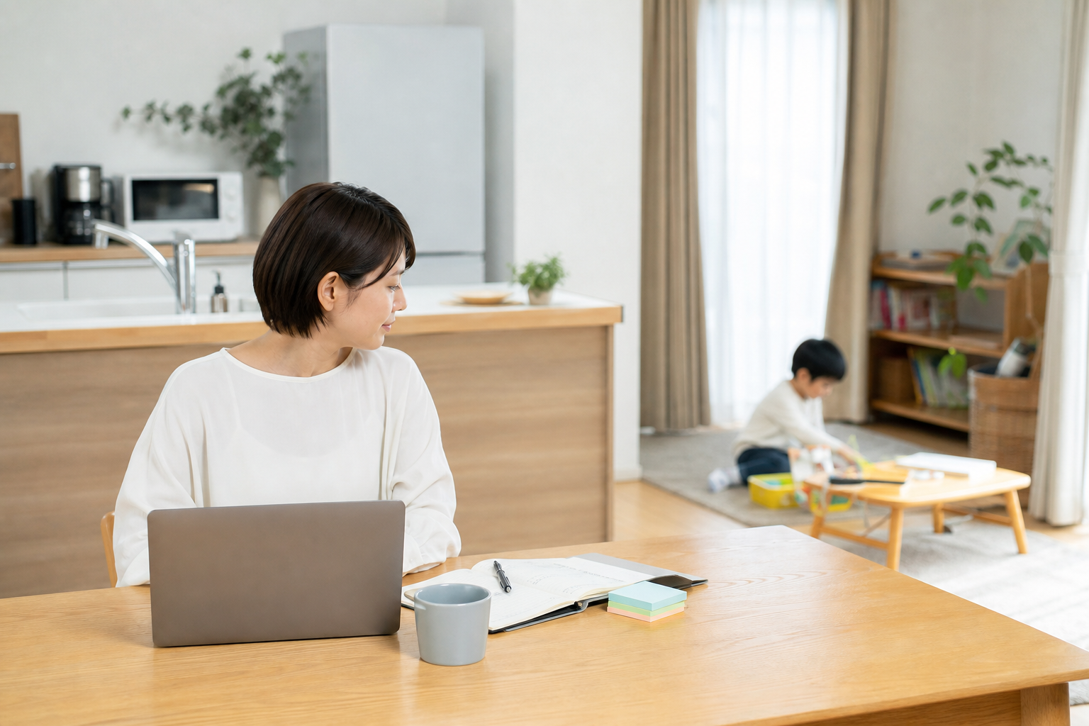 家族を見守りながら働くための“視界確保＆報連相”工夫の記事内容を表すイメージ